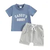 Conjuntos de roupas 2024-03-18 Lioraitiin Toddler Boys Summer Roupfits Letter Print Sleeves Short T-shirt e Shorts elásticos Conjunto de roupas de férias