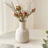 Vase 1PCリビングルームの装飾芸術的な花瓶の装飾品ホワイトセラミック円形中空ドーナツ植木鉢北欧