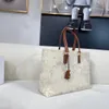 2024 luxury designers bags in the houhe ladies handbag designer luxurys l ladie shoulder bags Pearls chain woolens