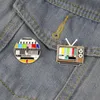 Pin de télévision vintage Aucun signal dans la broche de revers des années 80, être rotatif avec une broche arc-en-ciel de couleur.