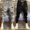 Pantaloni maschili allacciati elastici pantaloni invernali inverno con tasche a banco di caviglia coaching di badge patchwork per freddo