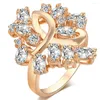 Med sidor Stones 2024 Fashion Gold Color Flowe Shaped Wedding Ring for Woman Drop Austrian Crystalls Engagement Finger Bands Wholesale