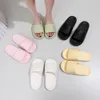 Luxuremerk Women Slides Shoes Slippers Zomer Sandalen strandschuifontwerper Flat V Designer Slides slippers slippers voor vrouwen casual zomerschoenen02