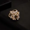 Med sidor Stones 2024 Fashion Gold Color Flowe Shaped Wedding Ring for Woman Drop Austrian Crystalls Engagement Finger Bands Wholesale