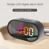 Klokken accessoires spiegel klok digitaal met USB laadpoort LED display helderheid aanpassing 12/24H modus dubbele alarm wit