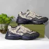 ブランドデザイナーカジュアルシューズRhyton Multolor Women Mens Sneakersトレーナーヴィンテージ本革のショー増加プラットフォームレジャースニーカーボックス35-46