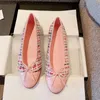 Ny klänningskor C Ballet Pink Flats Fashion Original Sneakers OG Black Pump Mesh High Quality Cheap Platform Scarpe Sandal Dance Shoe Chaussures Buckle Trainers
