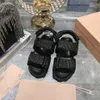 Designer de luxo feminino sandálias fibra tecido liso sandálias de sola de gancho de gancho de chinelos de verão refrescante grossa de sandálias de praia tamanho 35-40