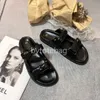 2024 Sandaler Designer Slipper Women Channel Sandaler Högkvalitativa Sliders Crystal Calf Leather Casual Shoes Quilted Platform Summer Bekväm strand Casual