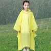 Regenmantel im Freien Regenbekleidung wiederverwendbare Regenausrüstung mit Kordelhaube Regenmantelanzug für Jungen Mädchen 6-12 Jahre alt Kinder