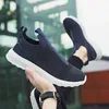 Casual Shoes Men Fashion Flying Tkanina oddychająca Ultra Light Designer Sneakers wulkanizowane sporty sporne bieganie