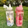 Bouteilles d'eau 700 ml bouteille kawaii avec paille 3d mignon ours autocollant bpa bpa en plastique gratuit carré sippy tasse de boisson porciable