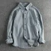 古い長袖のシャツレトロトレンドコートを作るために洗浄された織物織物の織物織物織物