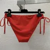 Kvinnors badkläder 2024 baddräkt för kvinnor svart triangel bikini ins design lyxmode strand sommar simning bär