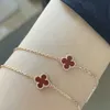 Designer Brand Van V Gold Gold Mini Clover Casal Bracelet com vento frio e frio espessado 18K Rose Plating Decoration Logo