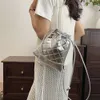 Дизайнерская джинсовая сумка направляет женский отдых мини -рюкзак модный шнурок с бриллиантовой сеткой Сумка для одно плечо.