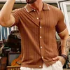 Herren lässige Hemden Herren gestrickt kurzärmelig Schleicher Fit Button-up-Stelltimen für Männer Sommer-Stricken Polo Streetwear