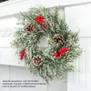 Декоративные цветы Рождественский симуляция венка украшены пластиком с красными фруктами и сосновыми конусами, дверная орнамент для дома