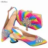 Chaussures habillées de la mode nigériane pour femmes et sacs de sacs Style italien avec des sacs assortis pour la fête 6Colors en vente