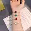 Brand Charm Version High Version V Golden Van Blover Bracelet Womens 18K Rose Gold Double face Natural Fritillaria Five Flower Red Agate Bijoux avec logo