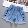Sommar baby pojkar denim shorts mode hål barn jeans sydkorea stil pojke avslappnad cowboy shorts barn småbarn strandbyxor 240418