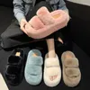 Slippers de fundo grosso fêmea fofa 2024 outono e inverno tamanho grande uma palavra de algodão quente de algodão quente atacado