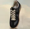 2024 Hot Sale Casual Shoes maisons Замшевые женщины мужские мужские черно-белые синие желтые тренажеры с плоским каблуком Loafer Популярные кроссовки на открытых спортивных туфлях Chaussure Gai 36-45