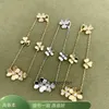 デザイナー1to1バングルラグジュアリージュエリーMeizhishengfanファミリーSAME TRIFOLIUM FIVE FLOWER BRACELET LIGHT AND LUXURY SMALL DESIGN SHAKES THE SOUND