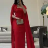 Trägerloser Scheide Abendkleider Langes Abschlussballkleid elegante rote Krepp formelle Partykleid mit Umhang