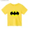 Tシャツ2024新しいかわいいバットマンTシャツの子供用カジュアルストリート服ベビーTシャツ男の子アニメガールズトップTシャツQ240418