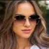 2021 occhiali da sole senza bordo quadrati Donne designer di marchi di lusso Summer Red Glasses Fashion Sun Glasses for Men Uv4001208295