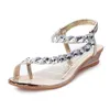 Casual schoenen Sexy Peep Toe Buckle Strap Women Flat Sandals Big Rhinestone Clip Flip Flop Slippers voor Beach 2024