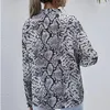Frauenblusen europäischer Stil V-Ausschnitt Snake Print Long Sleeve Lose Shirt