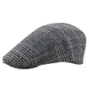 VH50 BERETS FLAT CAP Winter Beret Hat Classic Wool Newsboy Cap för män Plaid Male Vintage Peaked Cap British Style Autumn Driving Ivy Caps D24418
