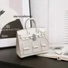 Handbag de luxo feminino L Haute francês Couture 2023 New 25cm House Bag com fivela prateada versátil ombro único