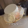 ベレー帽の夏の花のフェイスベールウェディングハットフェアリーフォーリーディープバケツイングランドデザイン女性ファンシーショーバンケットフォーマルフェドーラヘッドドレス