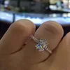 Klusterringar Knobspin 1/2/3ct D Color Oval Cut Moissanite Ring S925 Sterling Sliver Plated 18K White Gold Wedding Engagement for Women