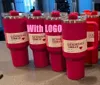 Wasserflasche bereit, um den Quencher H2.0 40 Unzen Tassen Cosmo Pink Target rote Tumbrs Isolierte Auto -Tassen Flecken Stahl Kaffee Termos Barbie Pink Tumbr Vantines Day Geschenk