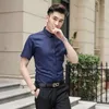 Chemises habillées masculines mâles pour la chemise de bureau entreprise formelle à manches courtes blue tops luxe de haute qualité avec manches marque i