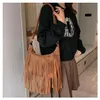 Bolsas de noite Bolsa de borla sólida vintage Mulheres 2024 Spring Zipper Moda Brown Crossbody Ladies Casual Y2K Bolsas A3