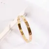 Joli design hommes et femmes pour bracelet en ligne luxe Bracelet en diamant complet de haute qualité 6 mm polyvalent avec bracelet à charme