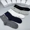 Letra de moda de meias masculinas estampadas algodão esportes de algodão espesso homem homem futebol feminino basquete respirável listrado meias altas altas esportes de luxo l17