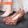 Kleiderschuhe Chinesische Retro -Stil Hochzeit Frau 2024 Braut Pumps bestickte Blumen Satin Stoff wasserdichte Plattform High Heels