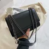 2024 Nieuwe cartoon crossbody tas modeketen een schouder een schouder kleine tas stevige kleur veelzijdige onderarm tas casual mode schoudertas