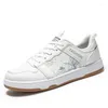 Casual skor skateboard män sneakers sommar läder plattform mode utomhus vandring lyx designer sport tennis loafers