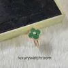 Avancerade smycken ringar för VanCleff Womens Four Leaf Clover Ring V Gold Tjock Plated Natural Red Chalcedony White Mother Shell Rose Gold Original 1: 1 med riktig logotyp