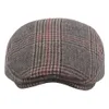 VH50 BERETS FLAT CAP Winter Beret Hat Classic Wool Newsboy Cap för män Plaid Male Vintage Peaked Cap British Style Autumn Driving Ivy Caps D24418