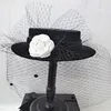 Chapeaux de mariage Black Velvet Flat Chapeau Hepburn Style Mesh Banquet Elegant Winter Bridal Headwear Birdcage Veil accessoires 240415