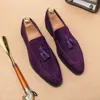 Projekt marki Mężczyzny zamszowe skórzane buty Moccasins Purple Tassel Spiczasty męskie mokasyna Vintage Slipon Casual Social Sukienka 240410