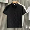 Mode lyxiga jacquard casual polo skjorta sommaren 2024 Ny andningsbar ungdom smal lapel kort hylsa t-shirt män